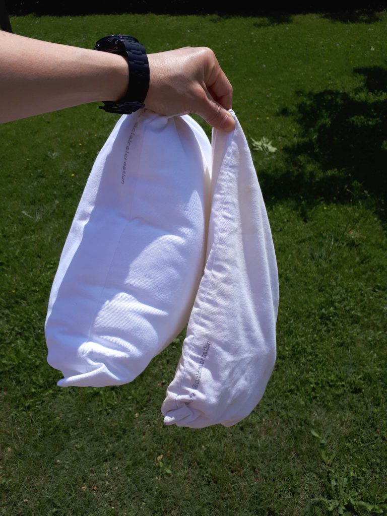 Test de lavage coussin rembourrage fibre synthétique vs coton bio Claire L. Création