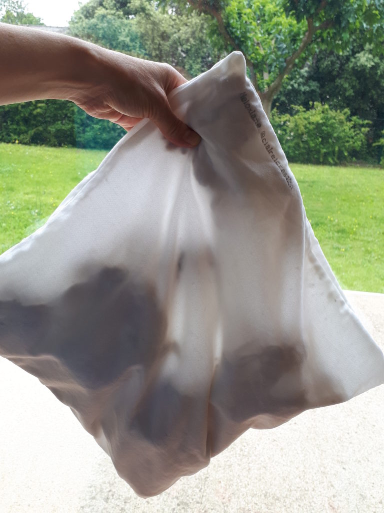 Test de lavage coussin rembourrage fibre synthétique vs coton bio Claire L. Création