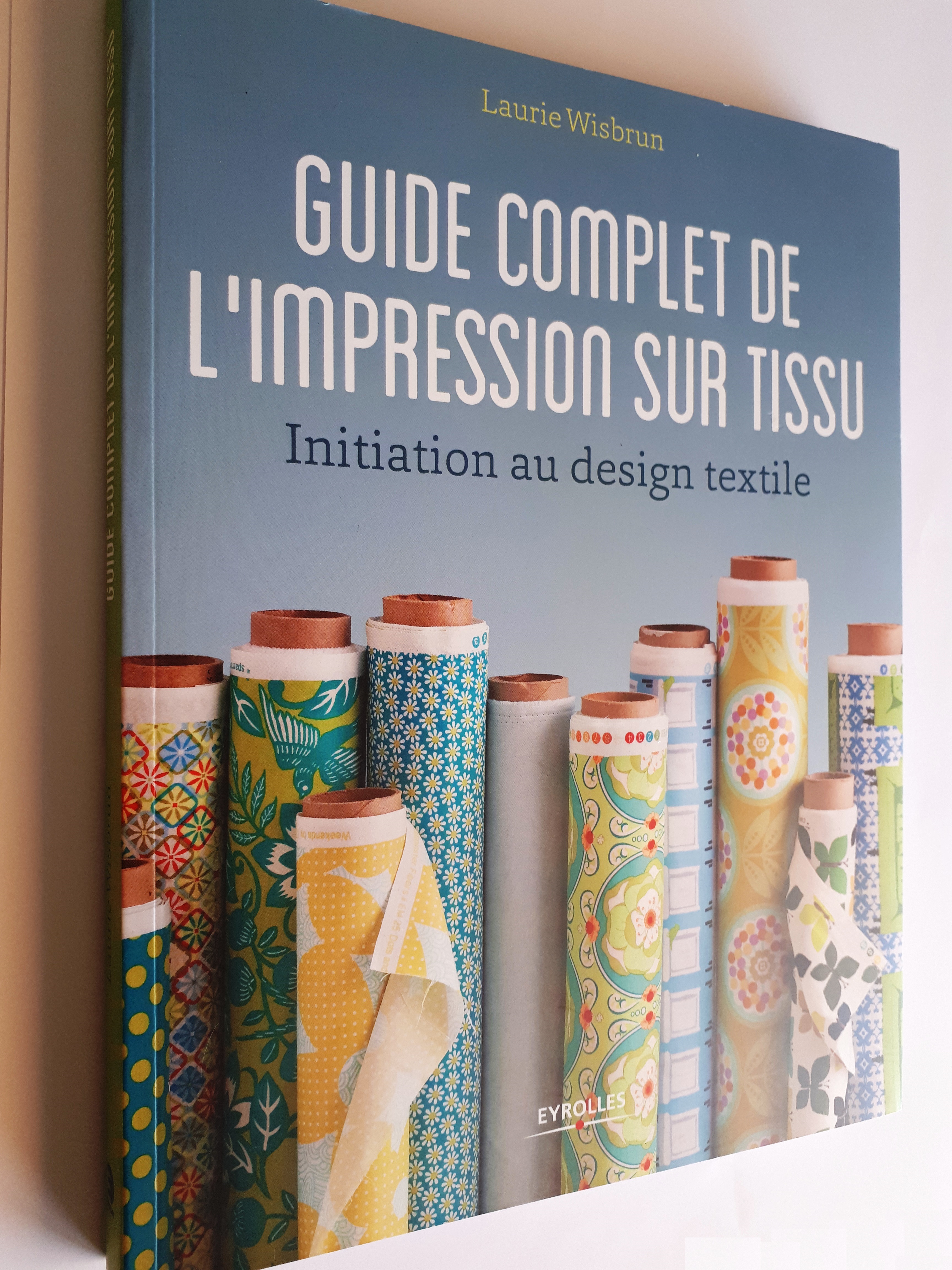 Guide complet de l'impression sur tissu : un très bon livre pour tous ceux qui veulent créer leurs propres motifs textiles et se lancer dans l'impression sur tissu !